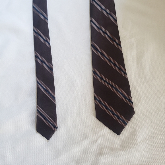 Calvin Klein Nuetral Color Silk Tie - Picture 3 of 7